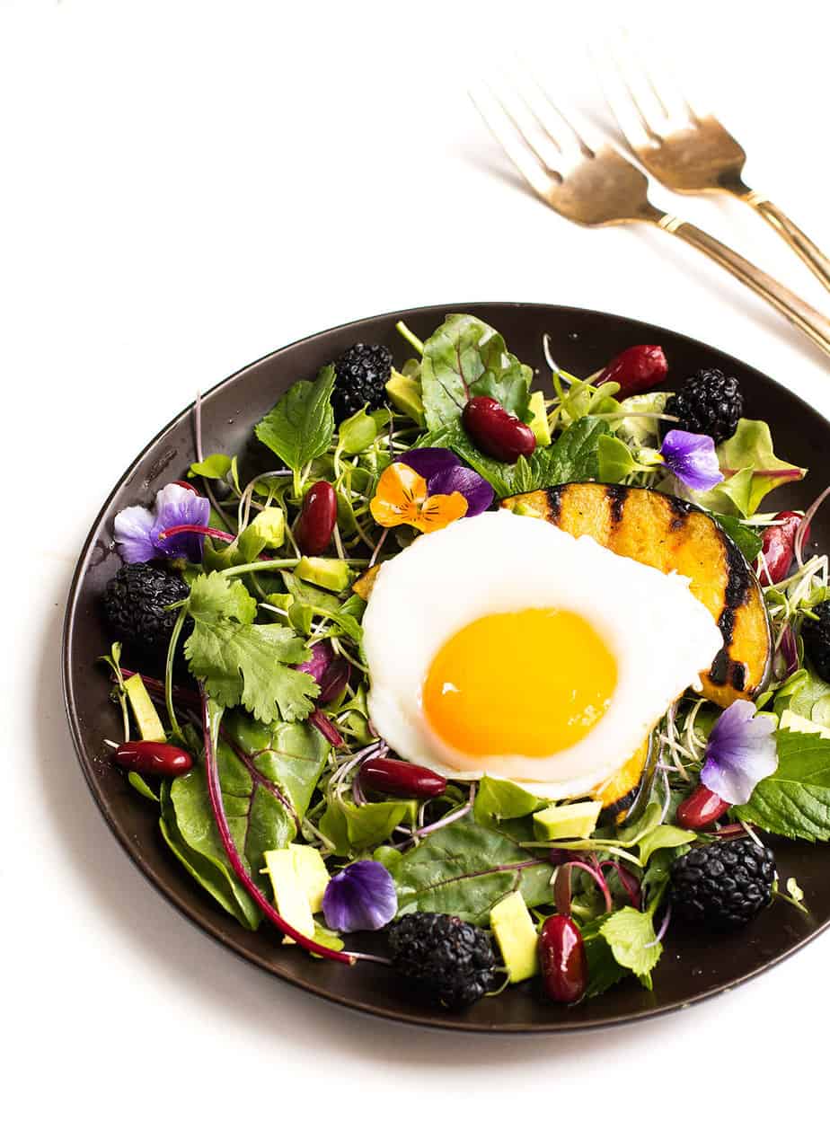 breakfast egg mixed green salad 