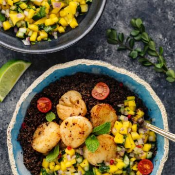 pan seared sea scallops with mango salsa and kaniwa