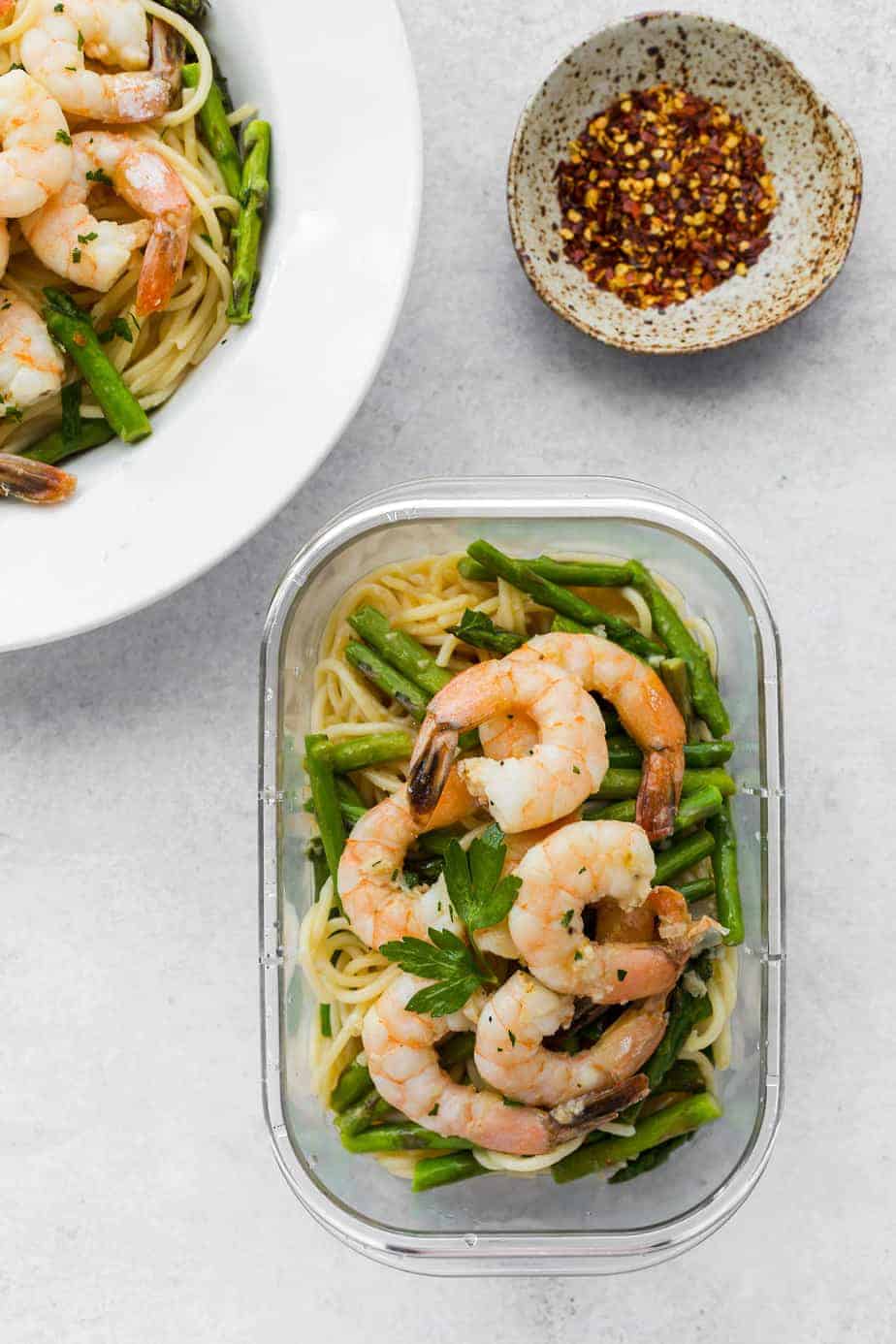 Garlic Butter Shrimp Scampi Pasta with Asparagus + Rubbermaid