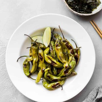 Oven Roasted Shishito Peppers recipe with lemon, ginger, salt and black pepper. This popular Japanese appetizer is so easy to make at home. You only need to roast the shishito peppers for about 6 minutes or until the peppers become fragrant and begin to blister.