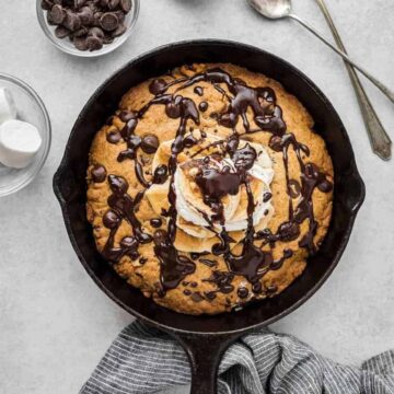 skillet chocolate chip cookie