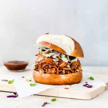 Vegan BBQ Burger aka Pulled Jackfruit