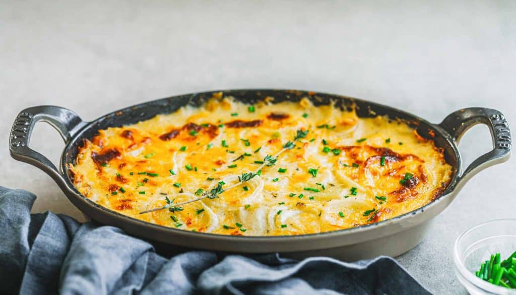 A tasty au gratin potatoes dish! Tender Cheesy Scalloped Potatoes 