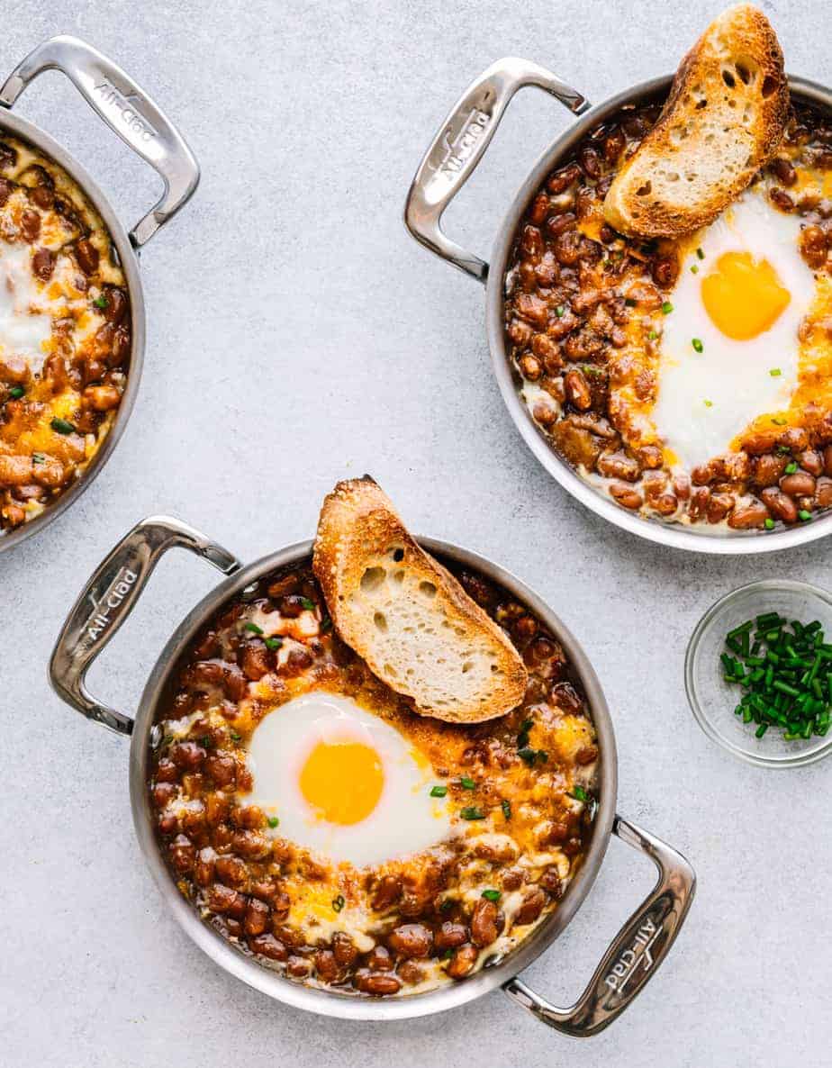 https://poshjournal.com/wp-content/uploads/2019/12/egg-and-baked-beans-3.jpg