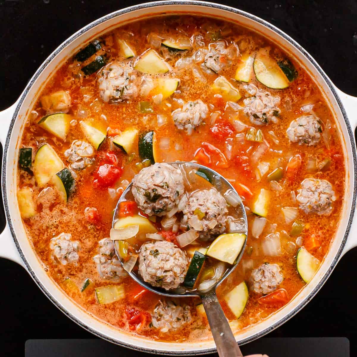 Sopa de albondigas 