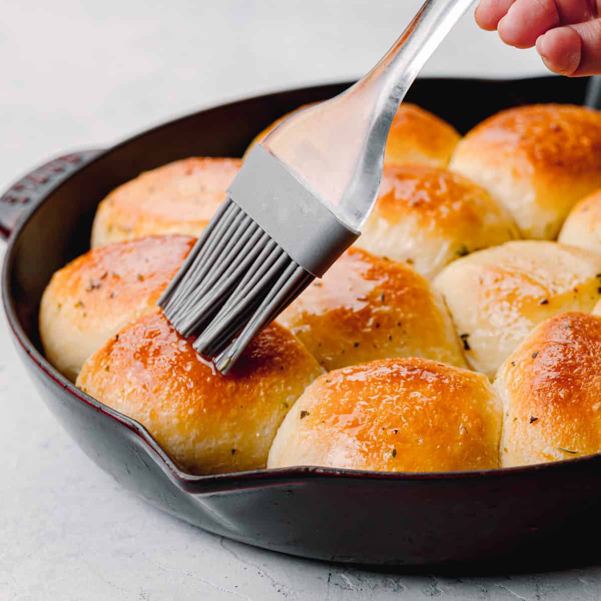 Easy Dinner rolls with herb butter