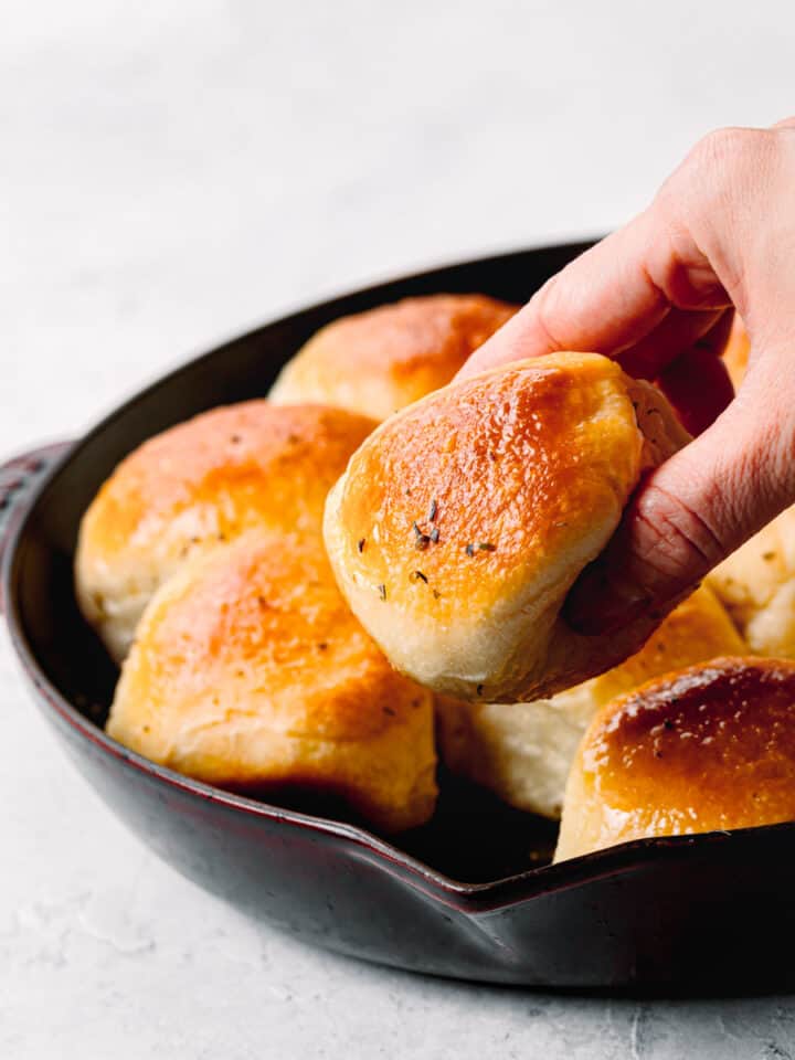 Easy dinner rolls with herb butter