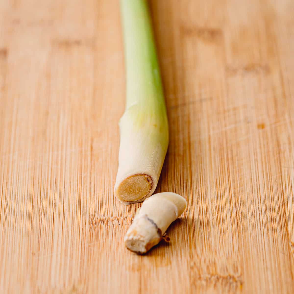 How to Use Lemongrass Lemongrass in curry, soup, stew, or simmered sauce