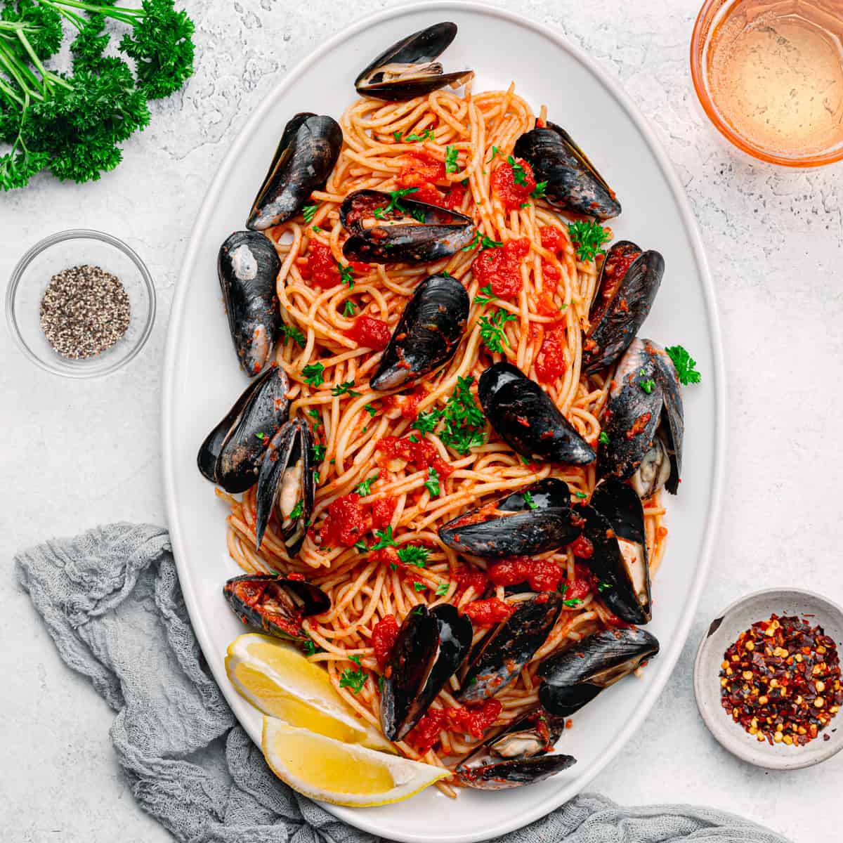 How to cook mussels with pasta.