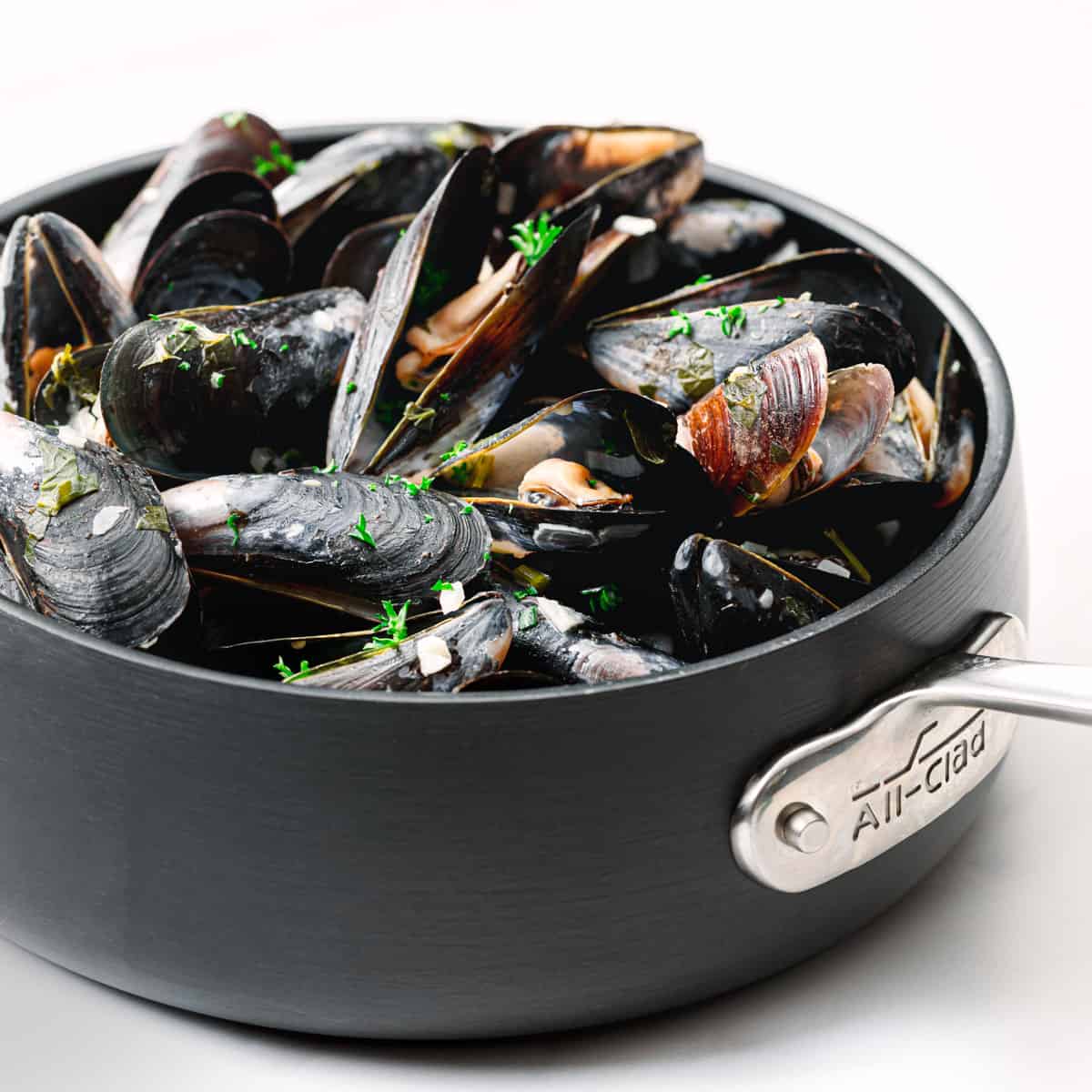 How to Cook Mussels ala Moules Marinieres
