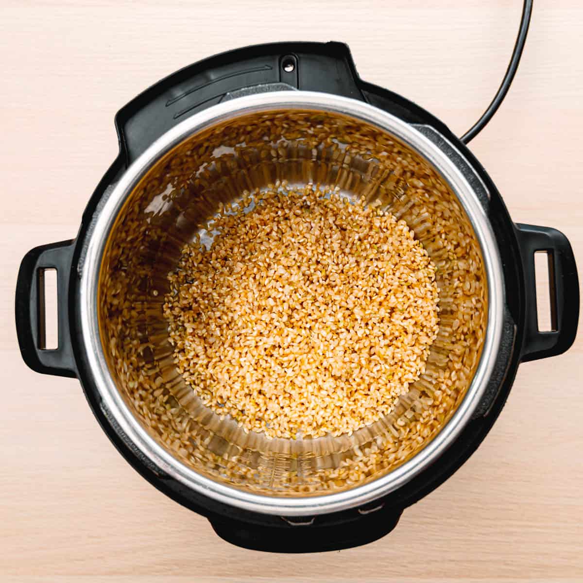 How to cook brown rice in an instant pot. 
