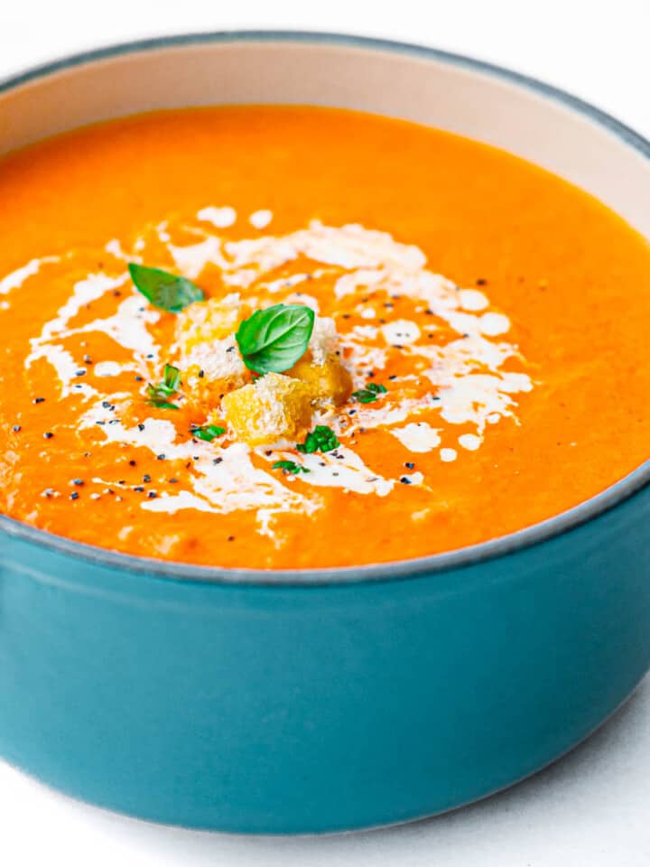 Roasted garlic tomato soup recipe.
