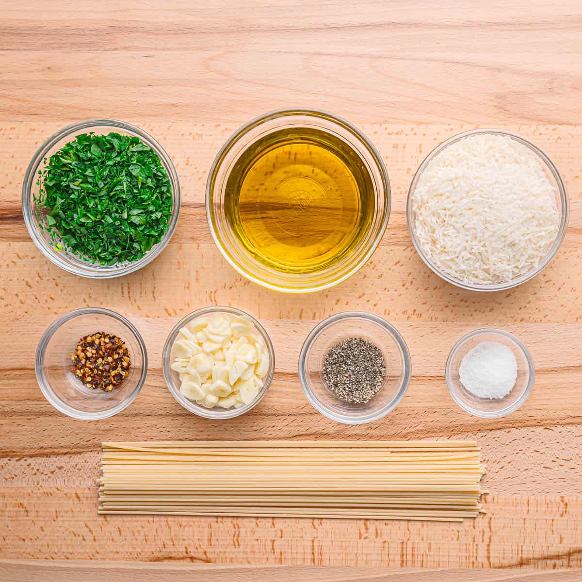 ingredients for Spaghetti Aglio e Olio recipe.