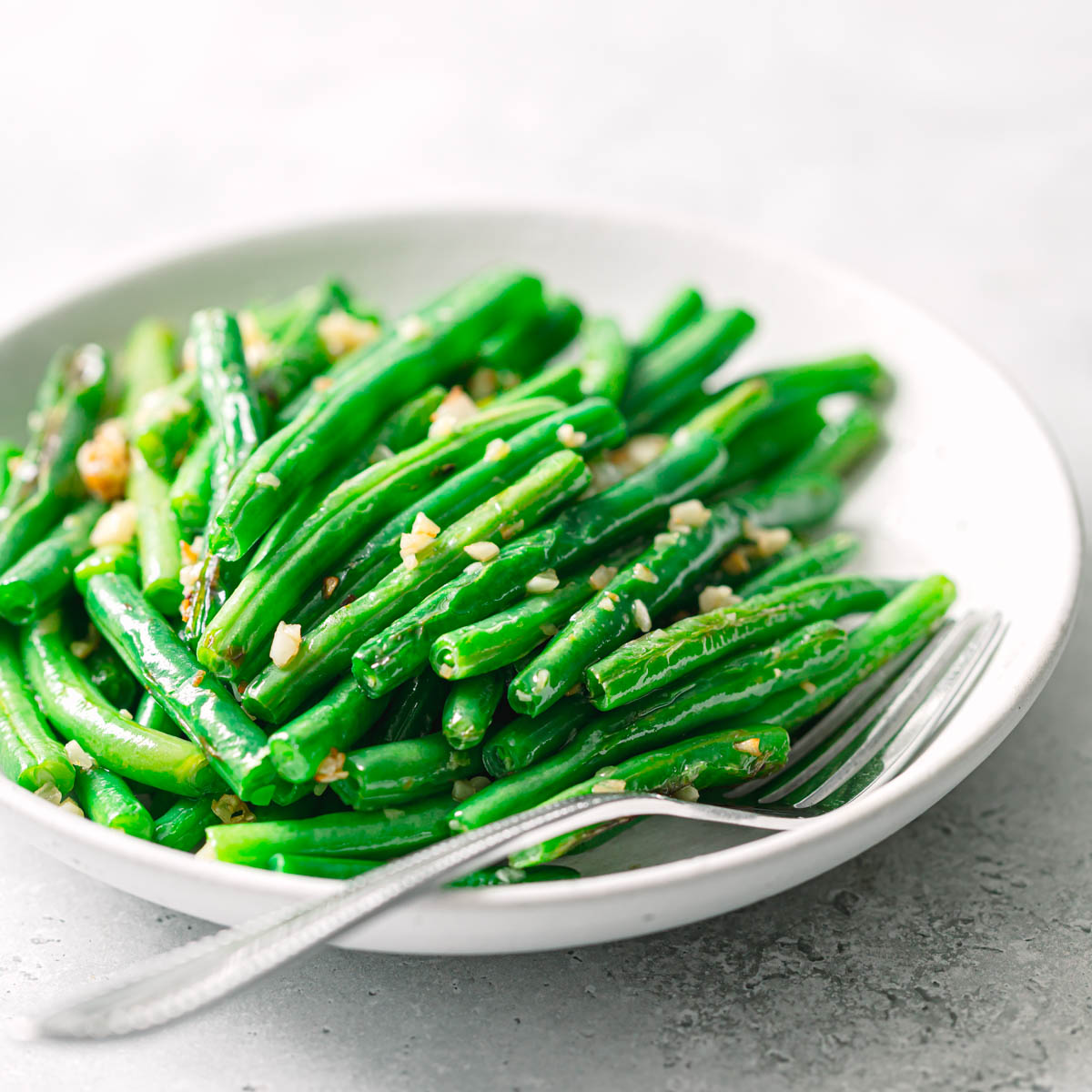 Healthy garlic green beans side dish.